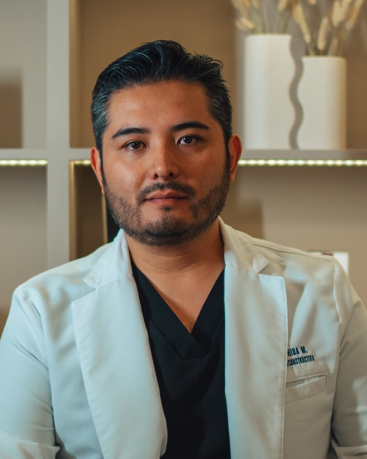 Dr. Hirosi Sashida Méndez · Cirujano plástico